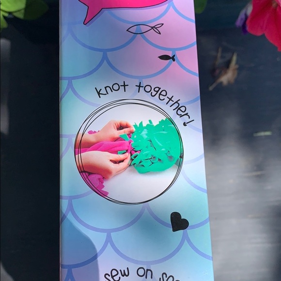 Make your own mermaid blanket kit - Picture 7 of 8